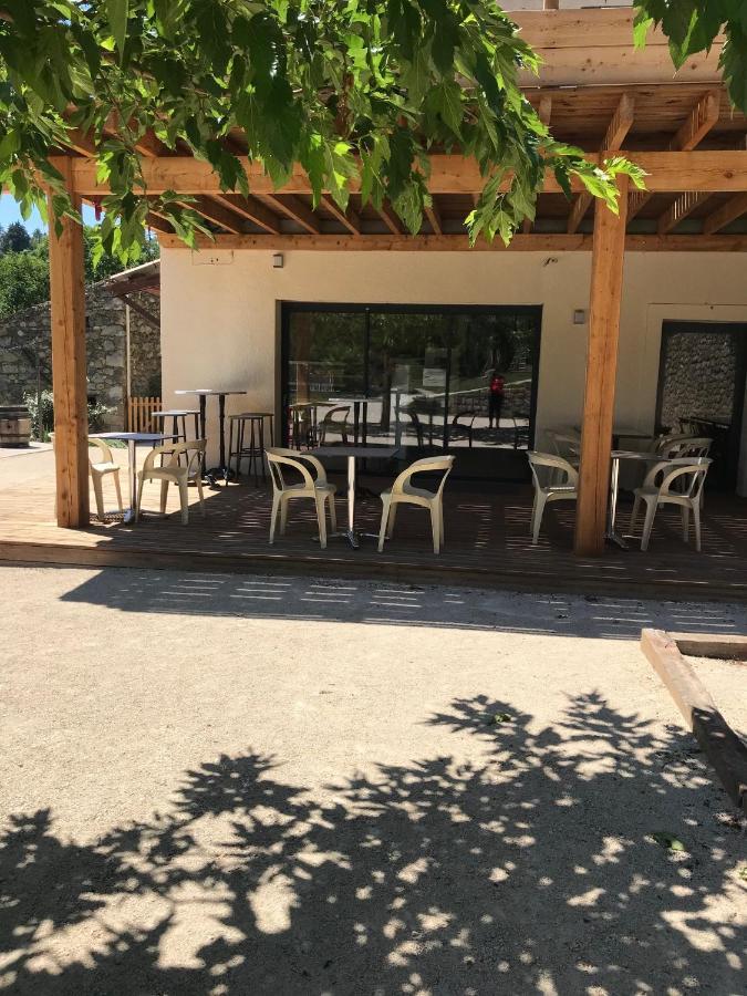 Camping Les Berges Du Doux Colombier-le-Vieux Exterior foto