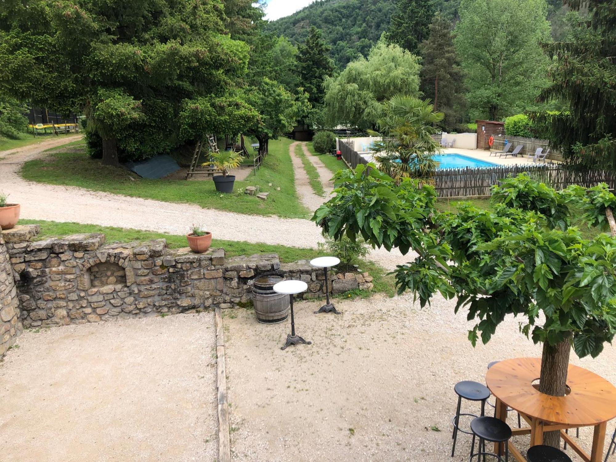 Camping Les Berges Du Doux Colombier-le-Vieux Exterior foto