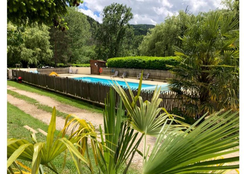 Camping Les Berges Du Doux Colombier-le-Vieux Exterior foto